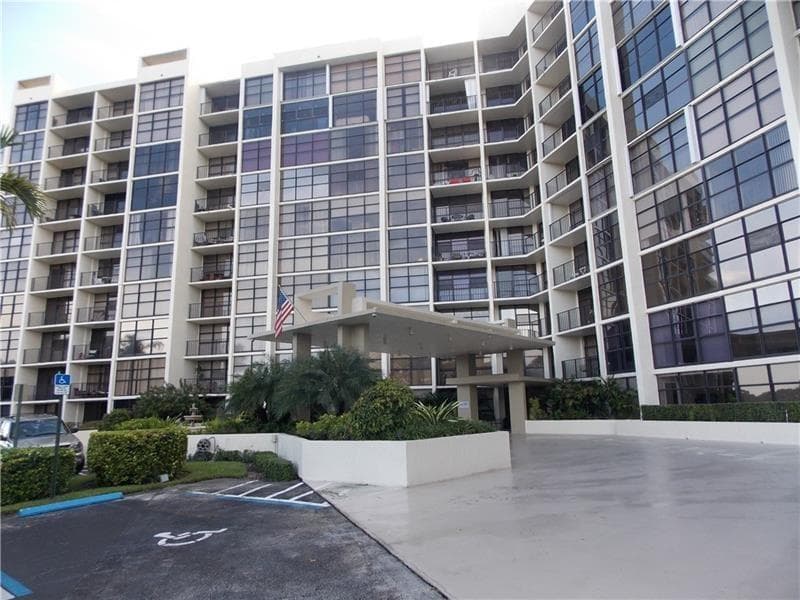 600 Parkview Drive # 531, Hallandale Beach FL 33009 photo 2