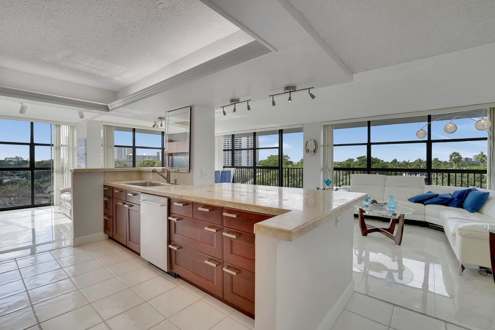 600 Parkview Drive # 531, Hallandale Beach FL 33009 photo 3