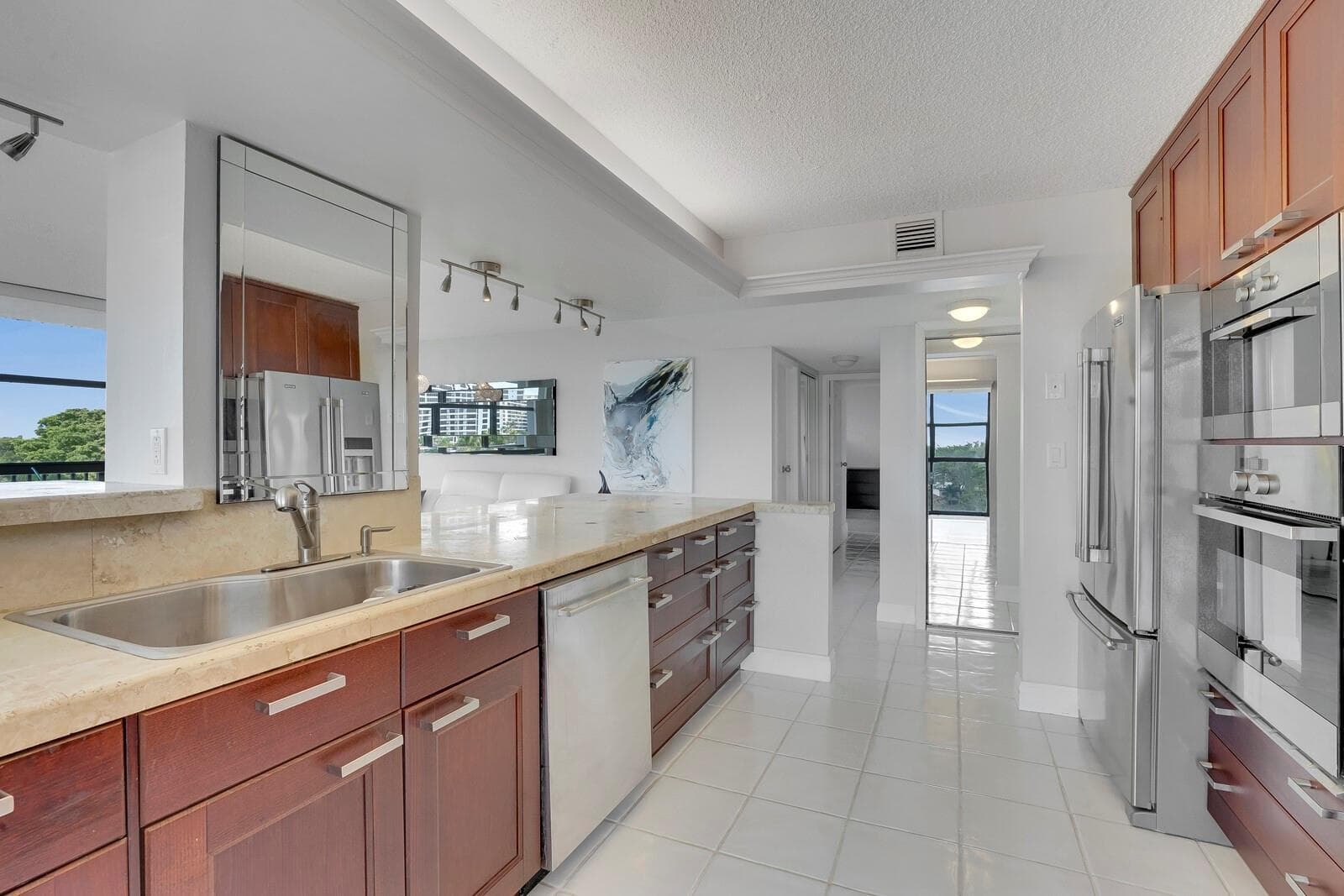 600 Parkview Drive # 531, Hallandale Beach FL 33009 photo 4