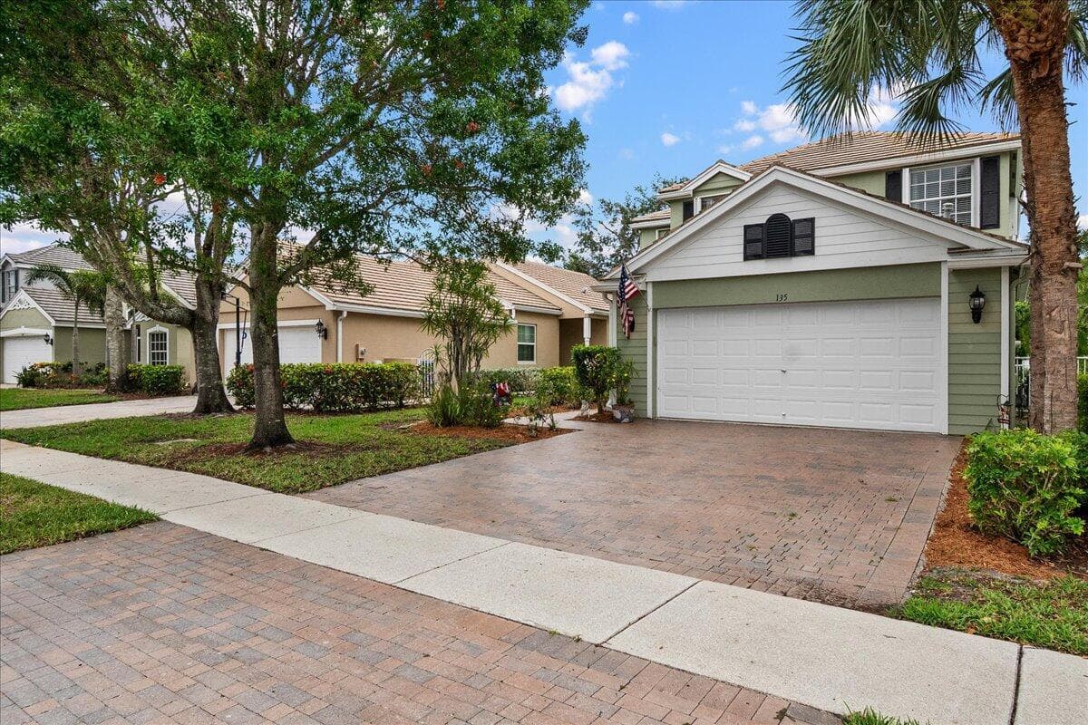 135 Hamilton Terrace, West Palm Beach FL 33414 photo 2