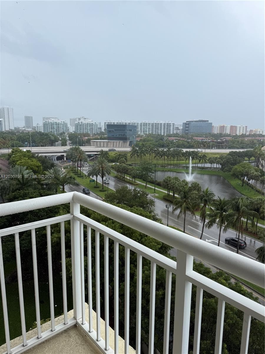 19501 W Country Club Dr # 809, Aventura FL 33180 photo 3