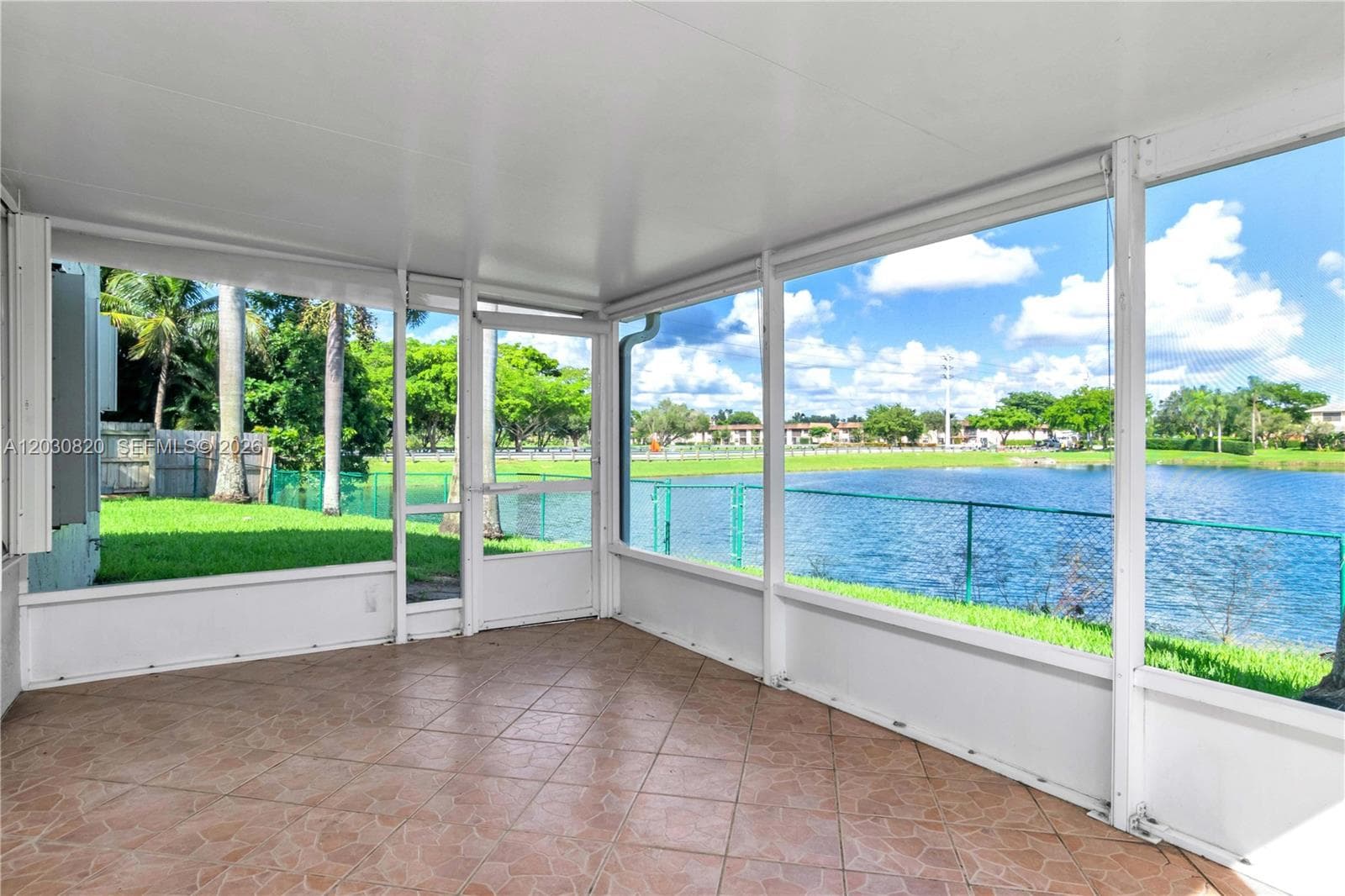 10627 NW 7th St, Pembroke Pines FL 33026 photo 3