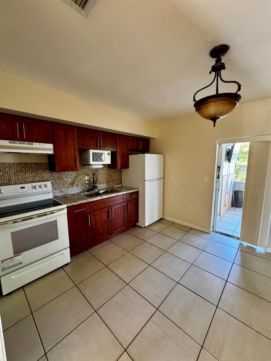 2824 N Dixie Highway, Boca Raton FL 33431 photo 3
