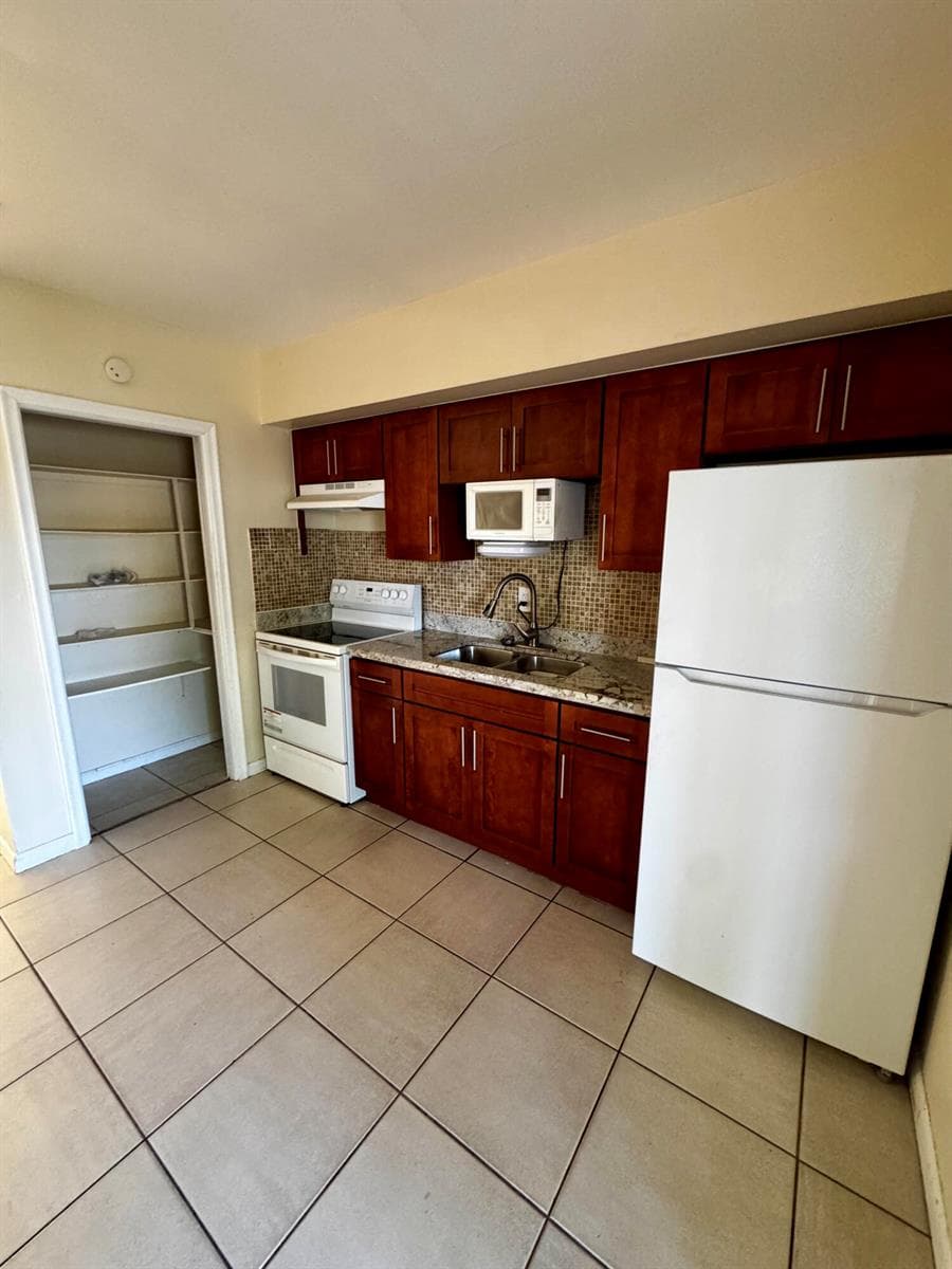 2824 N Dixie Highway, Boca Raton FL 33431 photo 4
