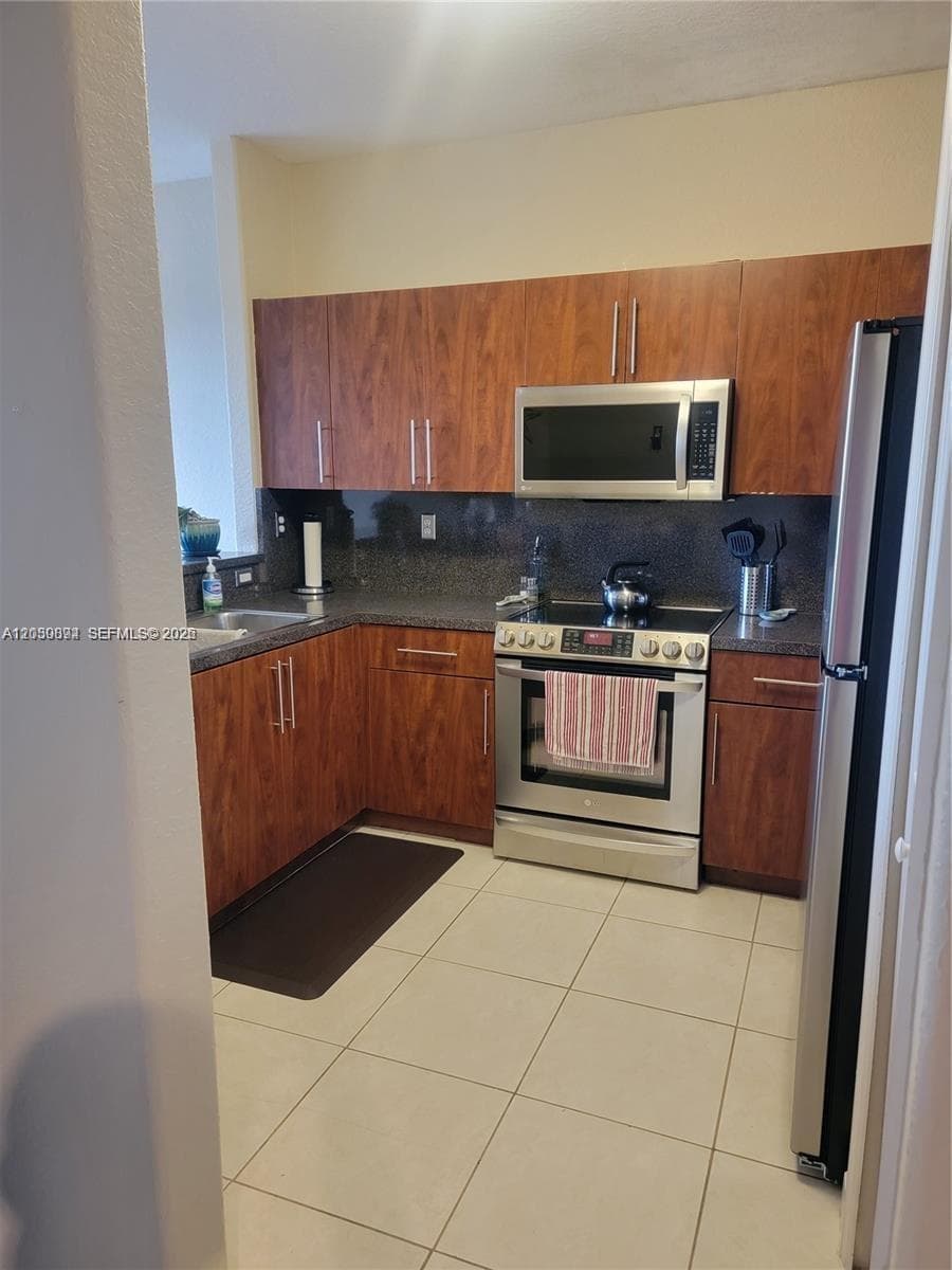 2407 SE 14th St, Homestead FL 33035 photo 3