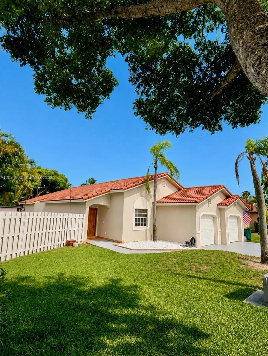 18145 NW 61st Ave, Hialeah FL 33015 photo 2