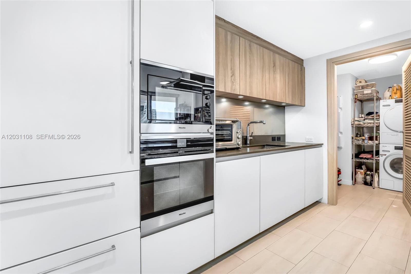 1000 Brickell Plz # 4609, Miami FL 33131 photo 2