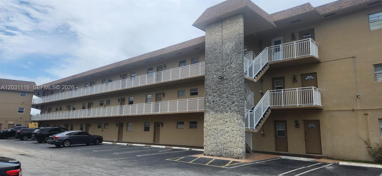 5021 W Oakland Park Blvd # 313, Lauderdale Lakes FL 33313 photo 4