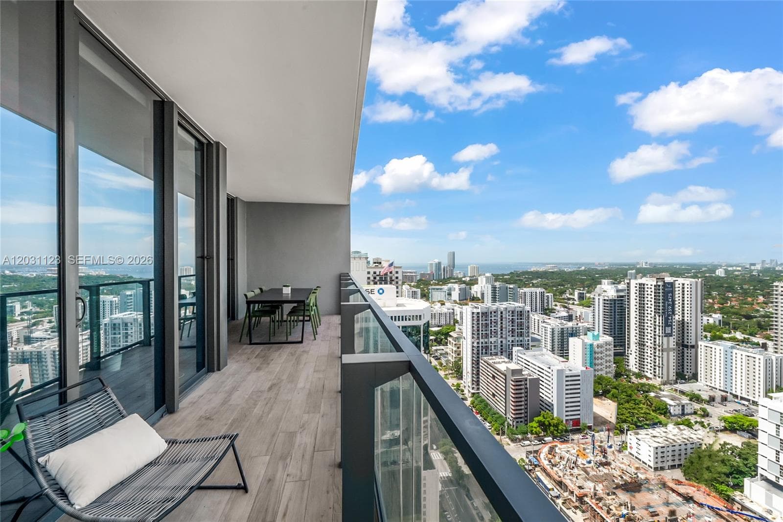 88 SW 7th St # 3208, Miami FL 33130 photo 2