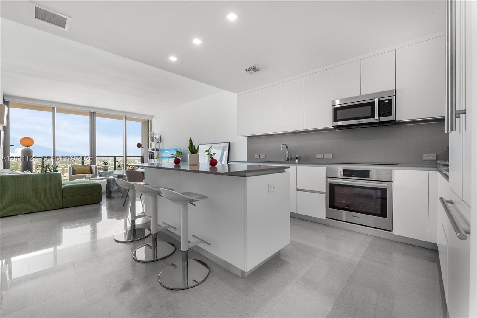 88 SW 7th St # 3208, Miami FL 33130 photo 3