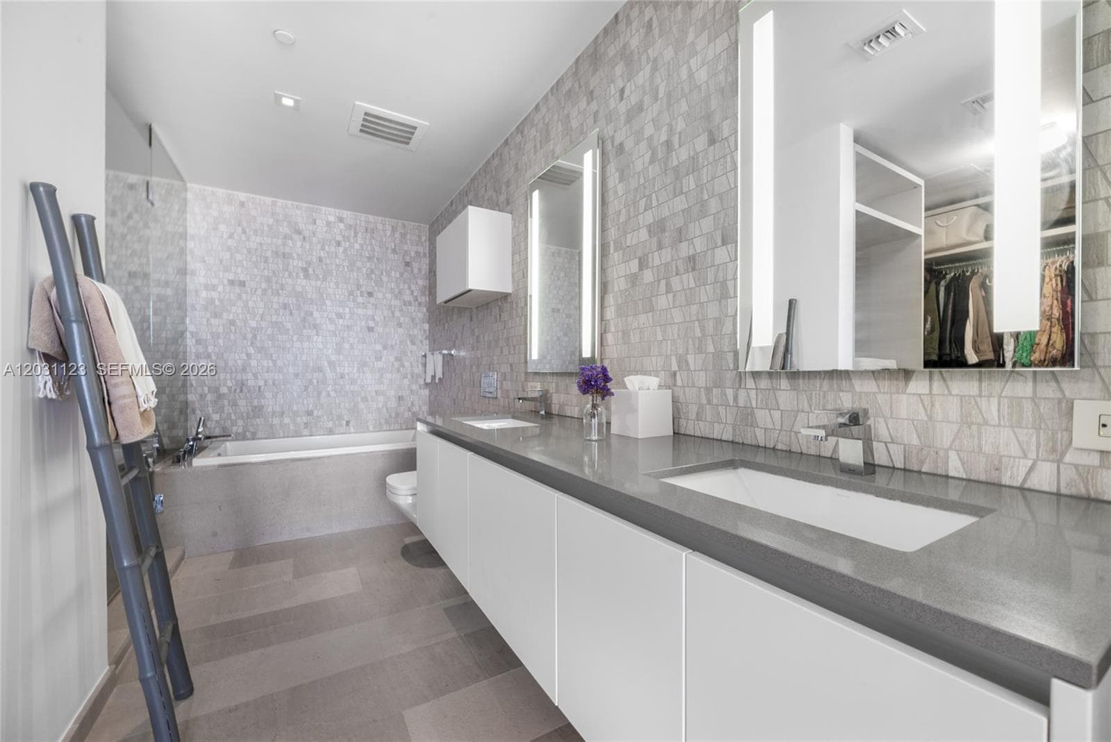 88 SW 7th St # 3208, Miami FL 33130 photo 5
