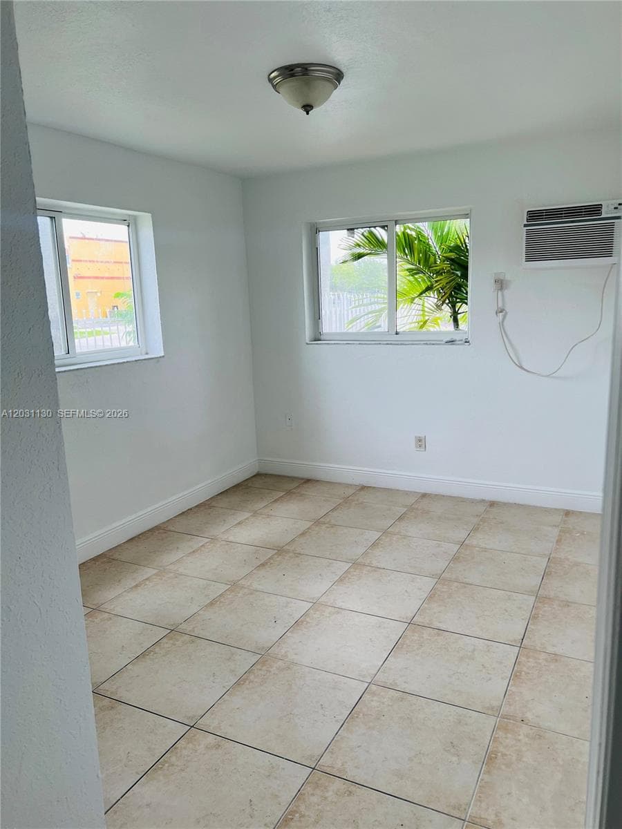 880 NE 18th Ave # 3, Homestead, FL 33033 photo 4