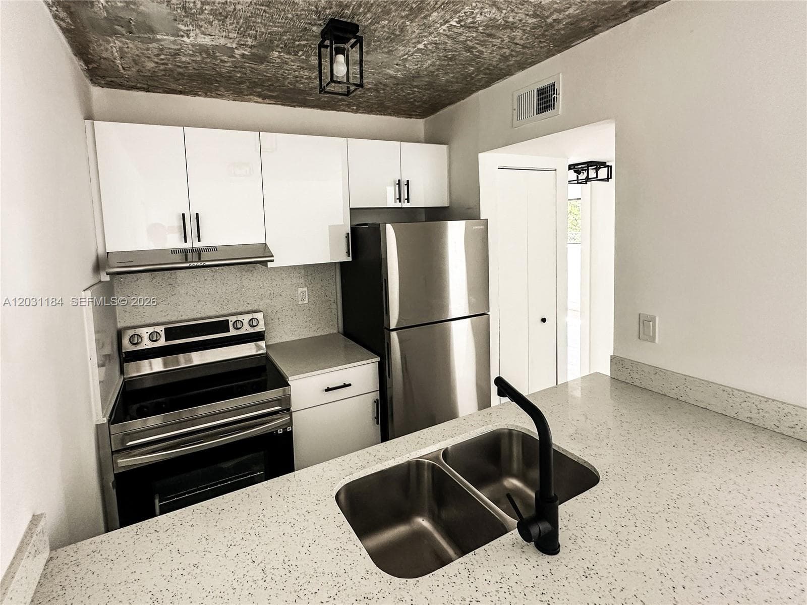 190 NW 69th St # 8, Miami, FL 33150 photo 2