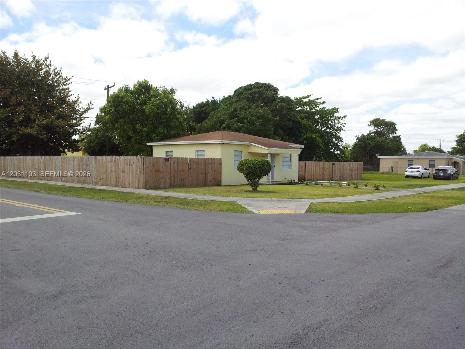 Listing photo 2