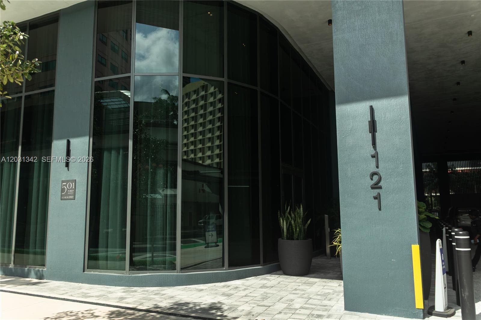 121 NE 5th St # 1012A, Miami FL 33132 photo 2