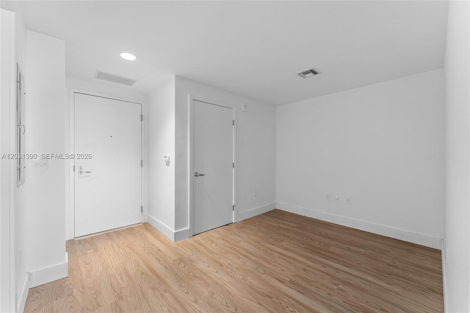 16385 Biscayne Blvd # 3120, North Miami Beach FL 33160 photo 2