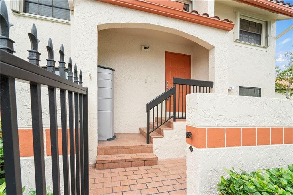 912 Congressional Way, Deerfield Beach FL 33442 photo 2