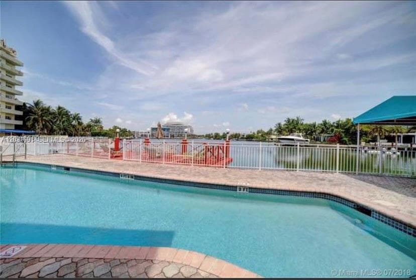 4740 Pine Tree Dr # 25, Miami Beach FL 33140 photo 2