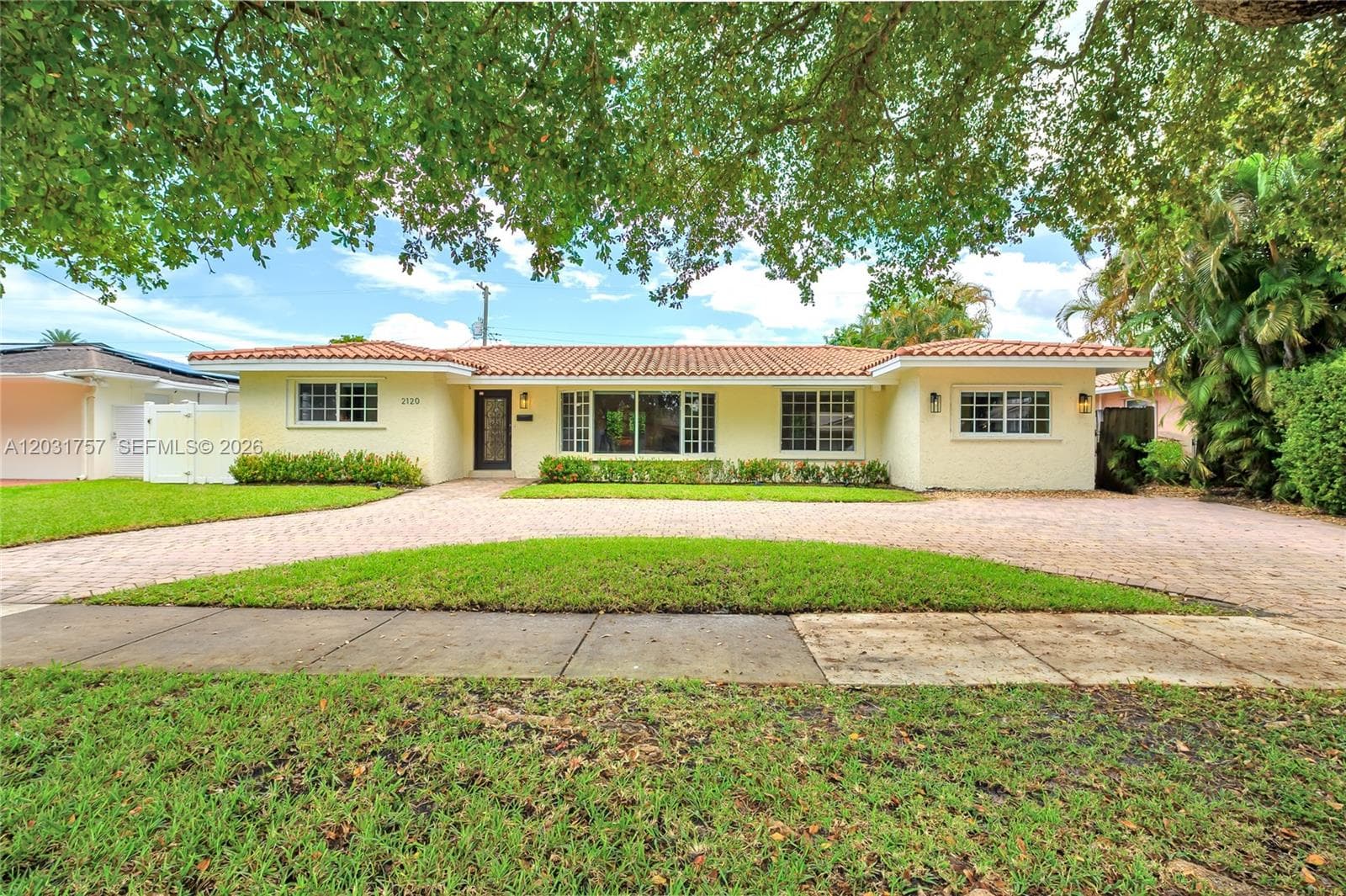 2120 NE 207th St, Miami FL 33179 photo 2