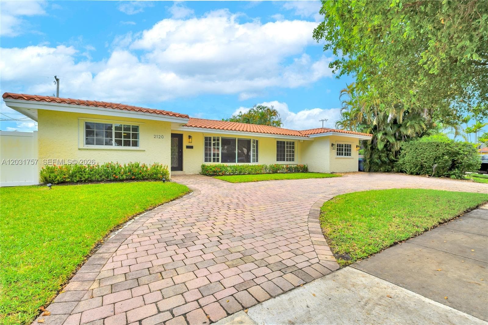 2120 NE 207th St, Miami FL 33179 photo 3