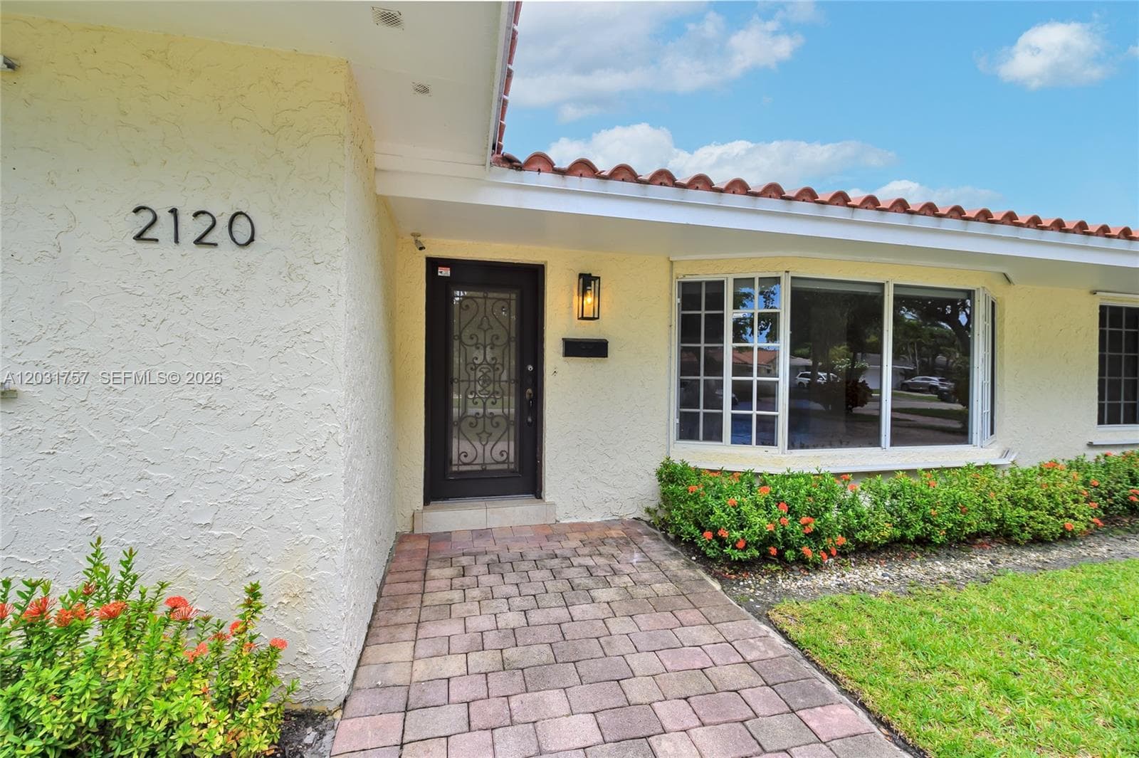2120 NE 207th St, Miami FL 33179 photo 4