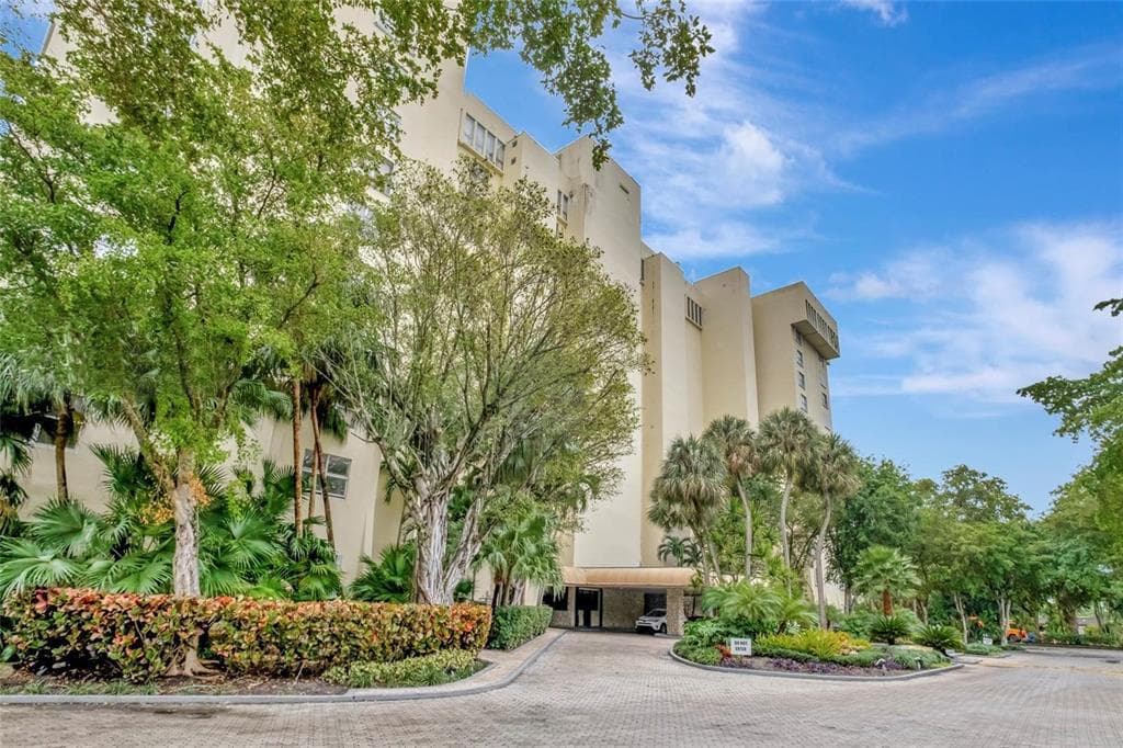 11111 Biscayne Boulevard # 427, Miami FL 33181 photo 2