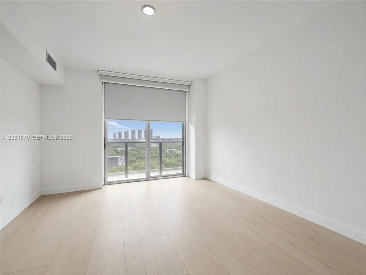 16385 Biscayne Blvd # 1615, North Miami Beach FL 33160 photo 4