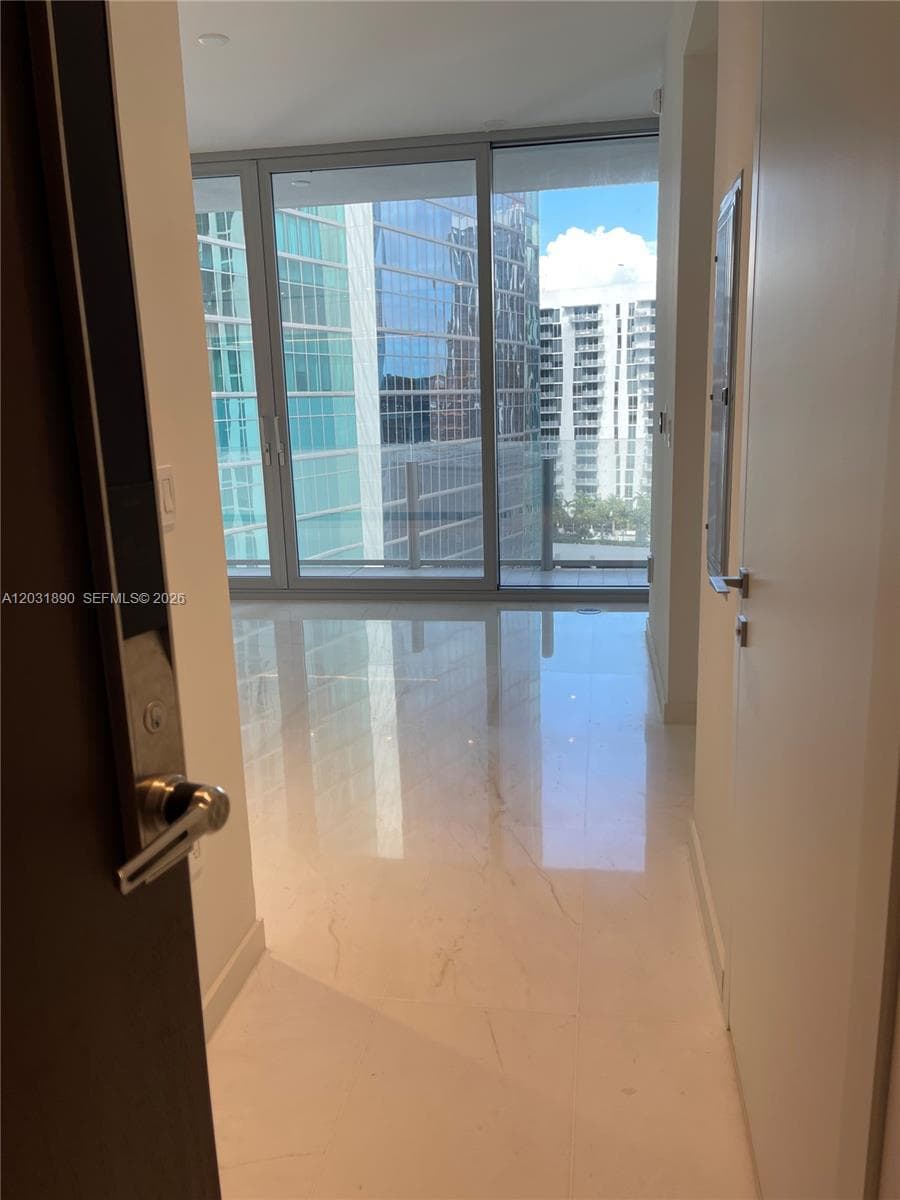 300 Biscayne Blvd Way # 2008, Miami FL 33131 photo 2