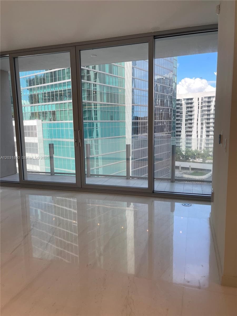 300 Biscayne Blvd Way # 2008, Miami FL 33131 photo 3