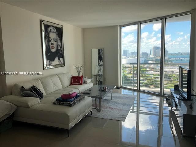 325 S Biscayne Blvd # 2824, Miami FL 33131 photo 2