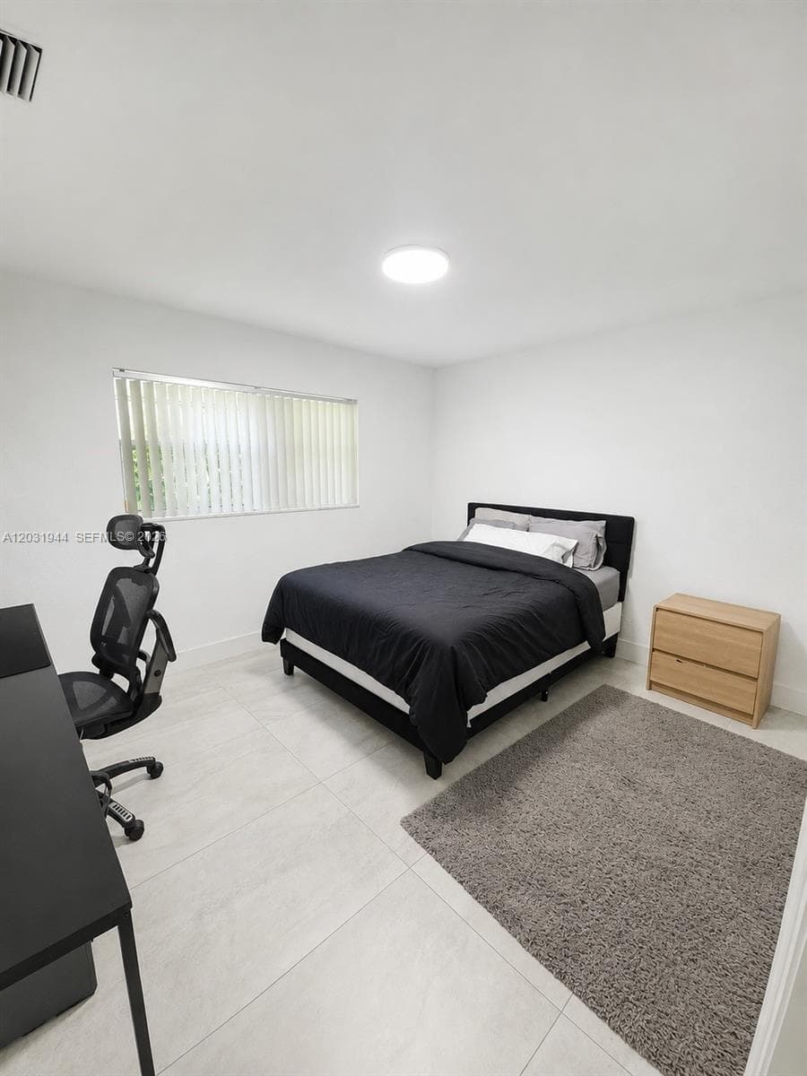 800 NE 2nd Ct, Hallandale Beach FL 33009 photo 4