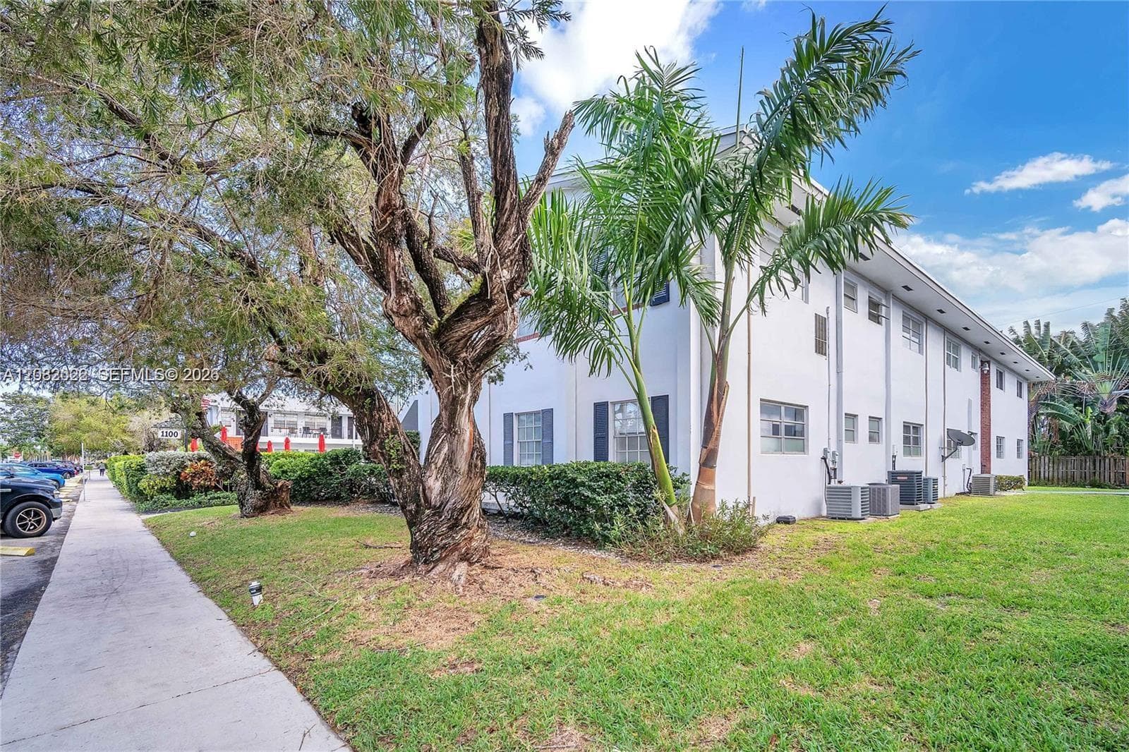 1100 Atlantic Shores Blvd # 405, Hallandale Beach FL 33009 photo 2