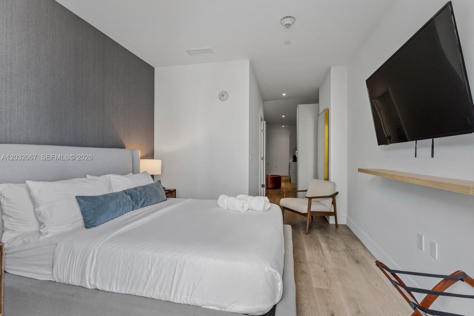 239 SW 9TH St # 301, Miami FL 33130 photo 3
