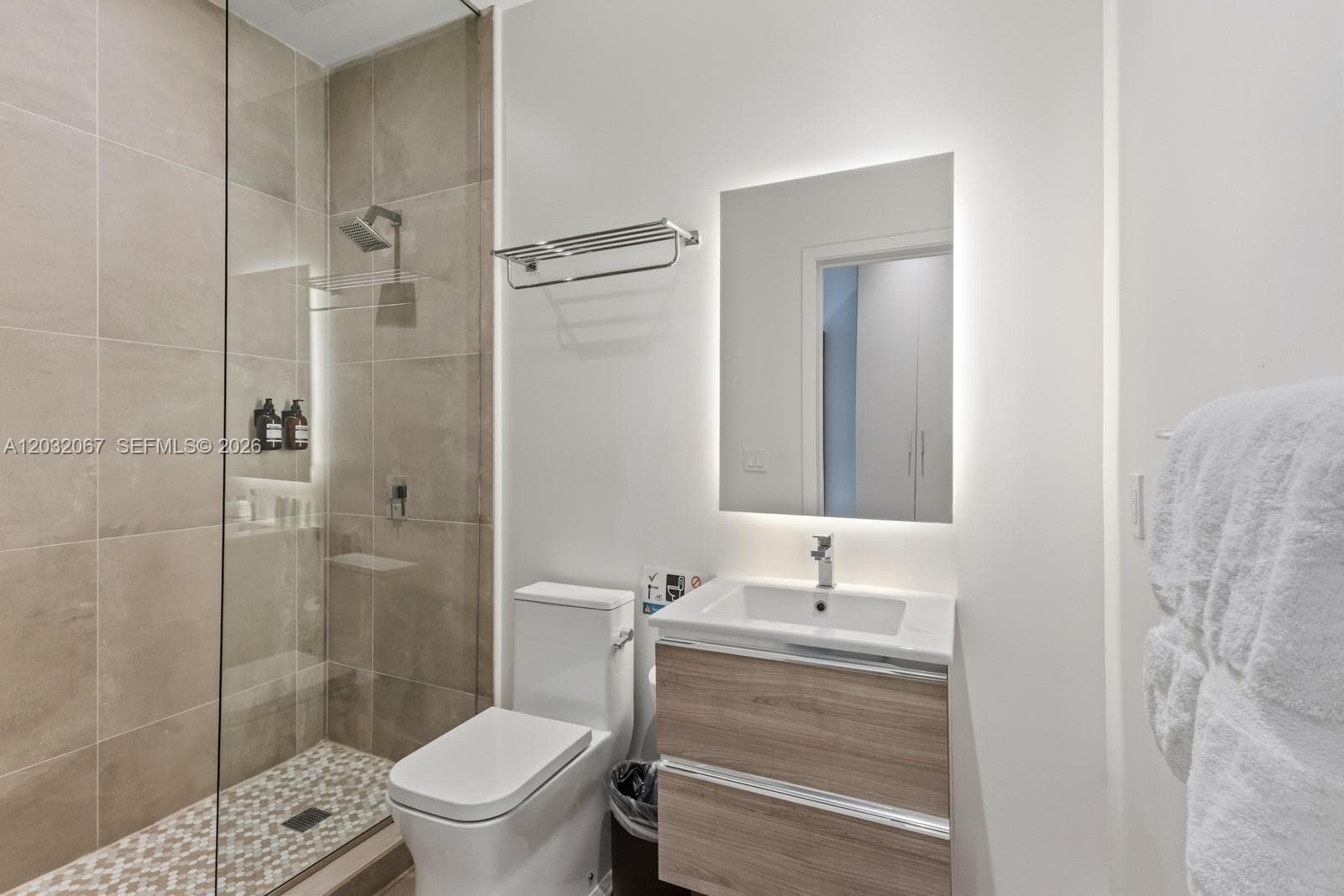239 SW 9TH St # 301, Miami FL 33130 photo 4