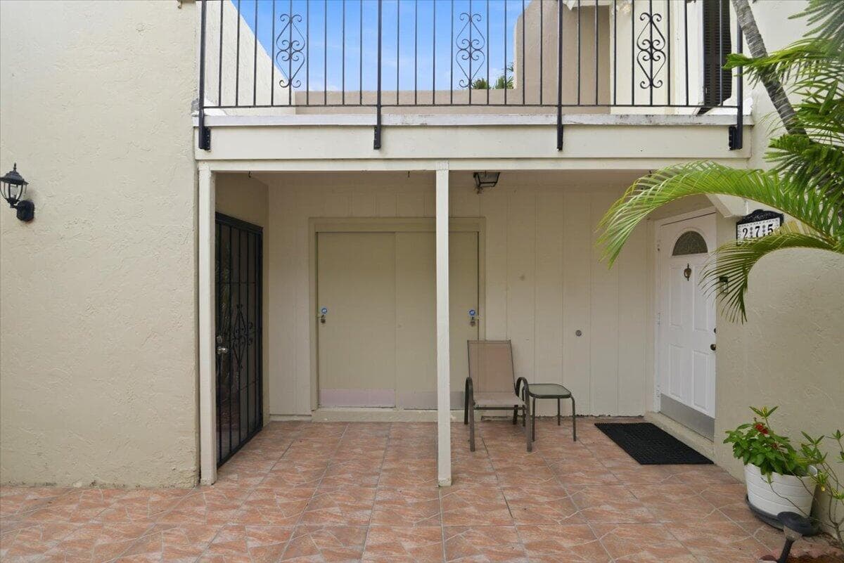 275 Jacaranda Drive, Plantation FL 33324 photo 4