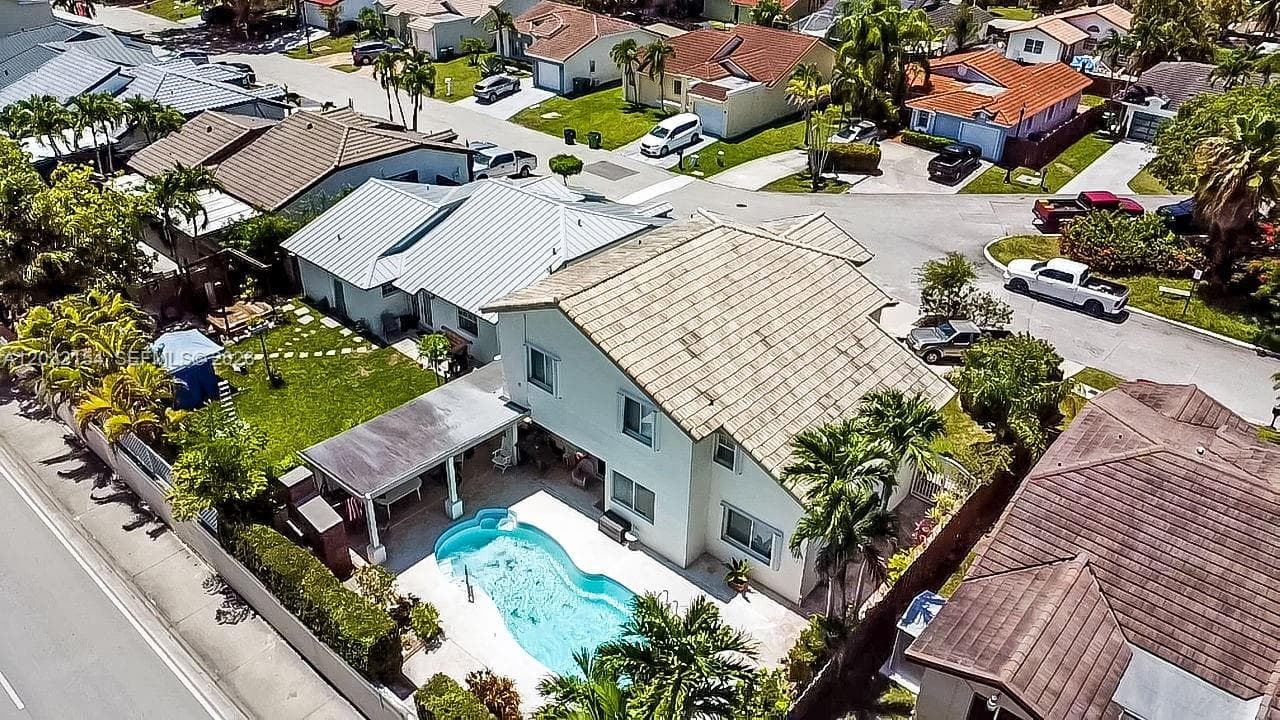 8532 SW 211th Ter, Cutler Bay FL 33189 photo 2