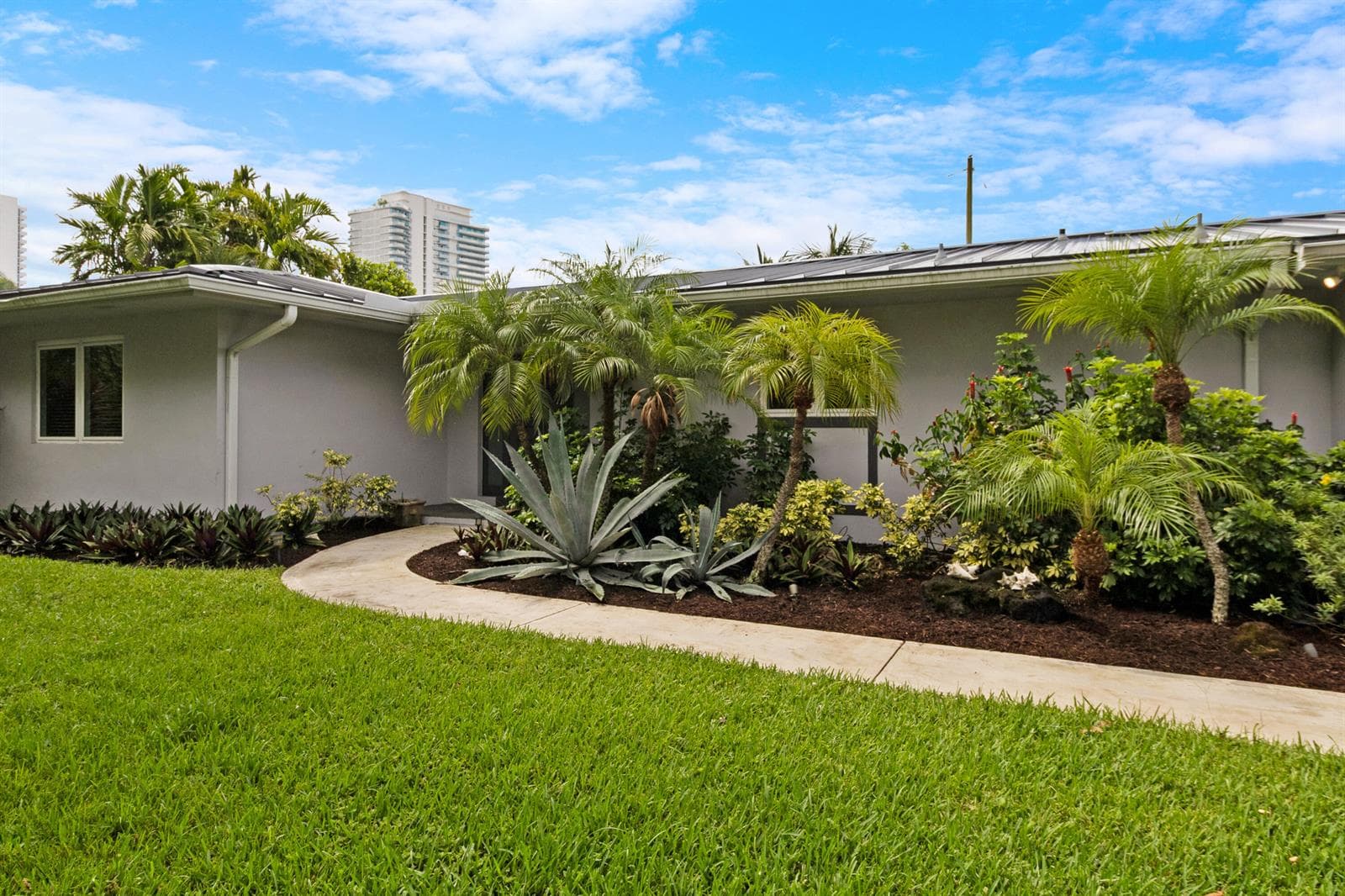 3240 Lakeview Drive, Pompano Beach FL 33062 photo 3