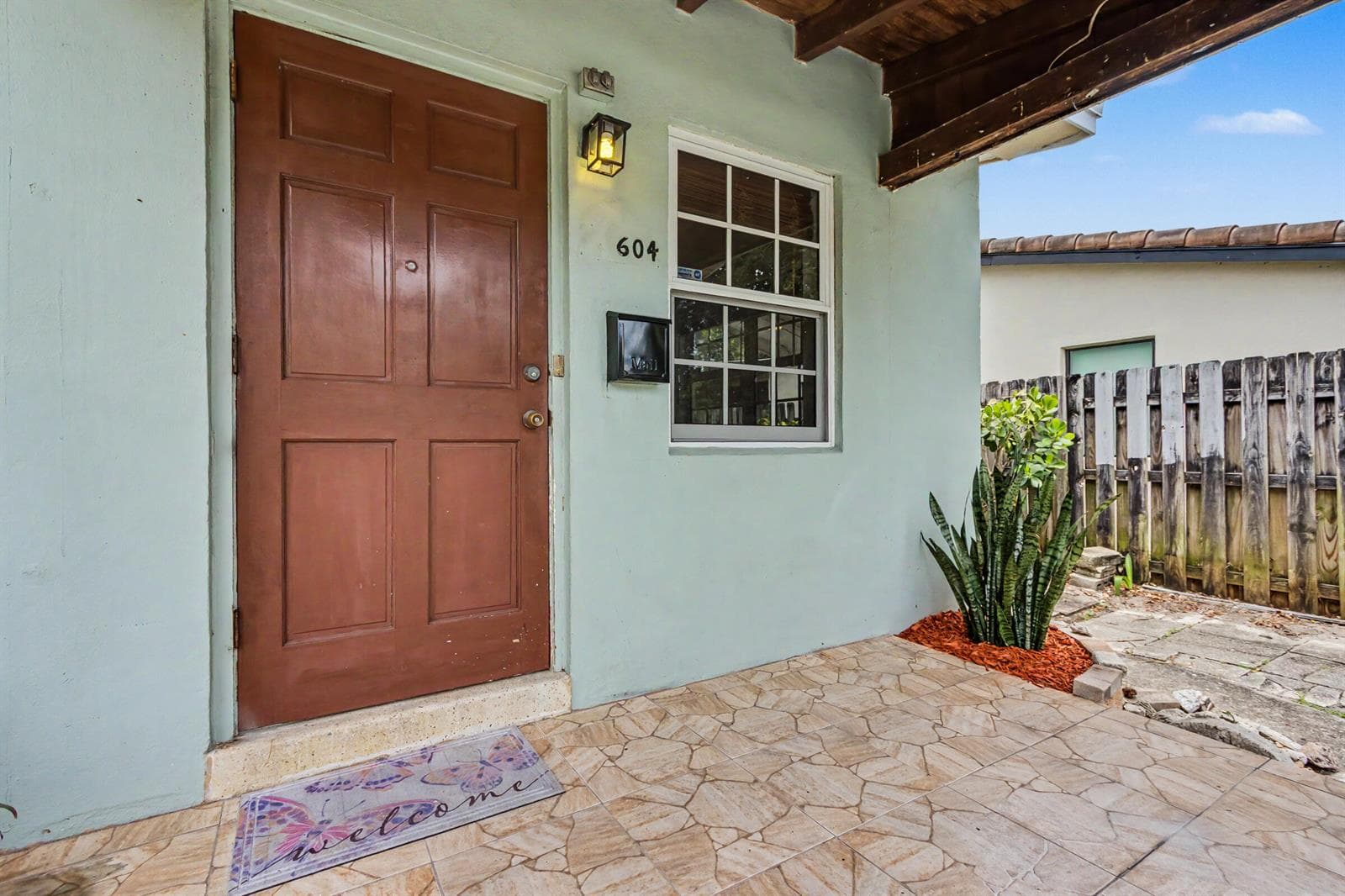 604 NE 14th Place, Fort Lauderdale FL 33304 photo 2