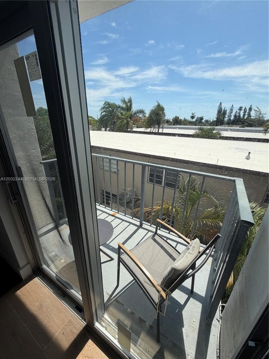 1960 Marseille Dr # 304, Miami Beach FL 33141 photo 2