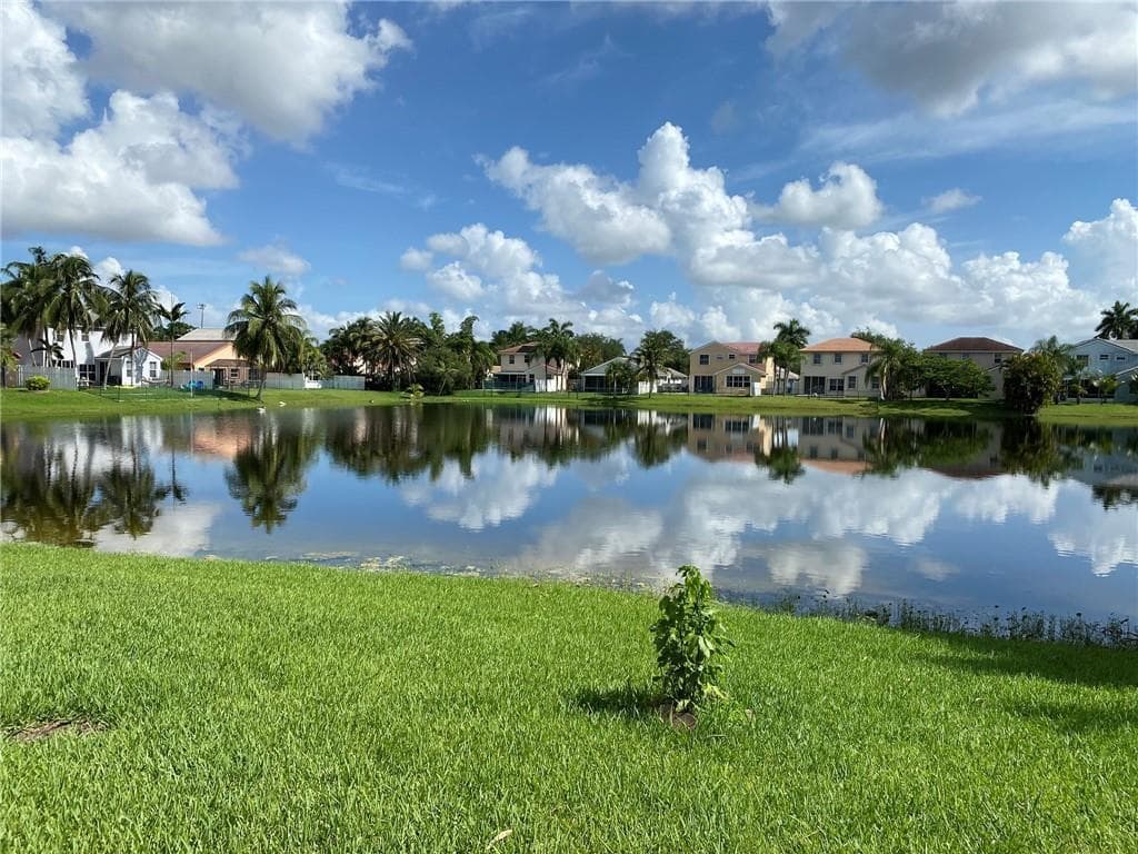 19199 NW 19th Street, Pembroke Pines FL 33029 photo 3