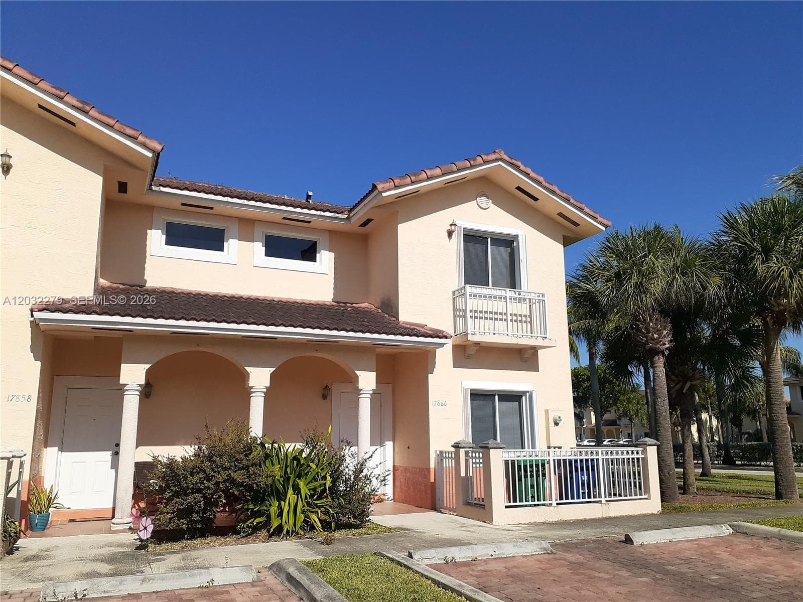 17866 NW 74th Ct, Hialeah FL 33015 photo 2