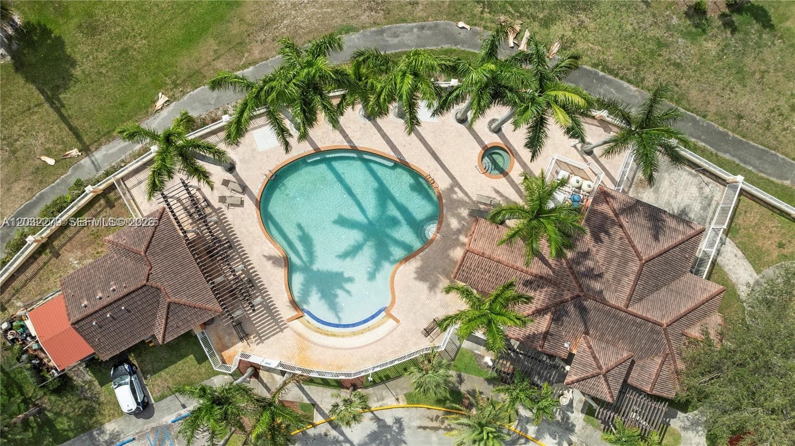 17866 NW 74th Ct, Hialeah FL 33015 photo 4