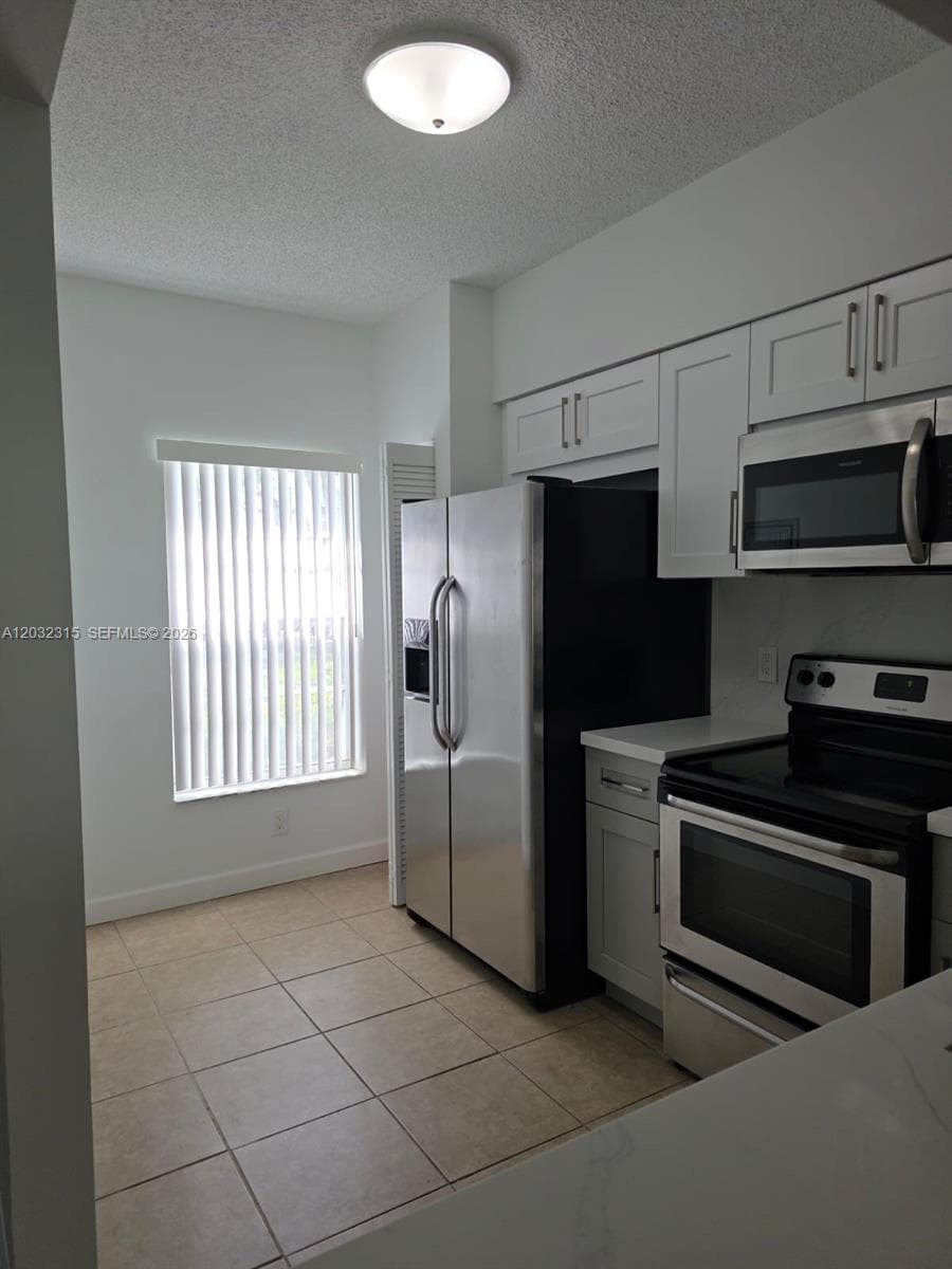 1 Simonton Cir # 1, Weston FL 33326 photo 2