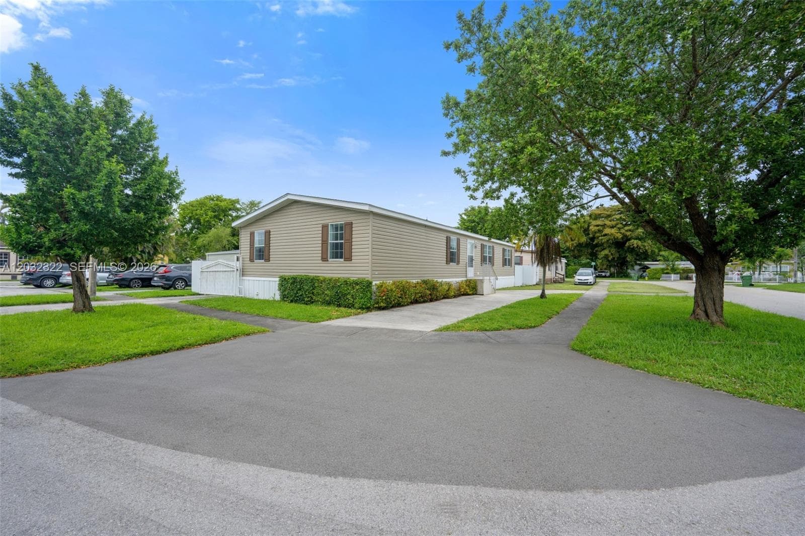 21830 NW 2nd Ct, Pembroke Pines FL 33029 photo 2