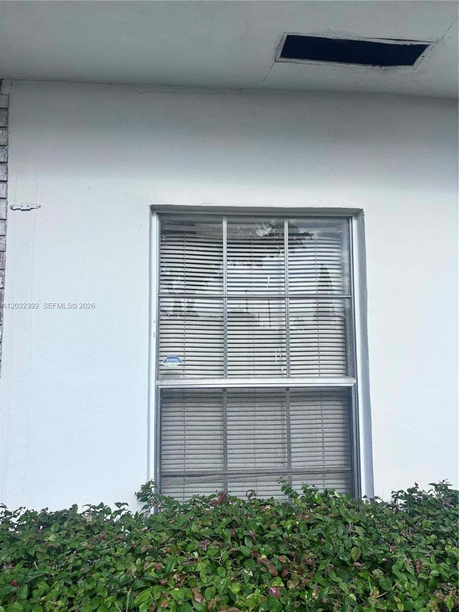 17280 NE 19th Ave, North Miami Beach FL 33162 photo 5