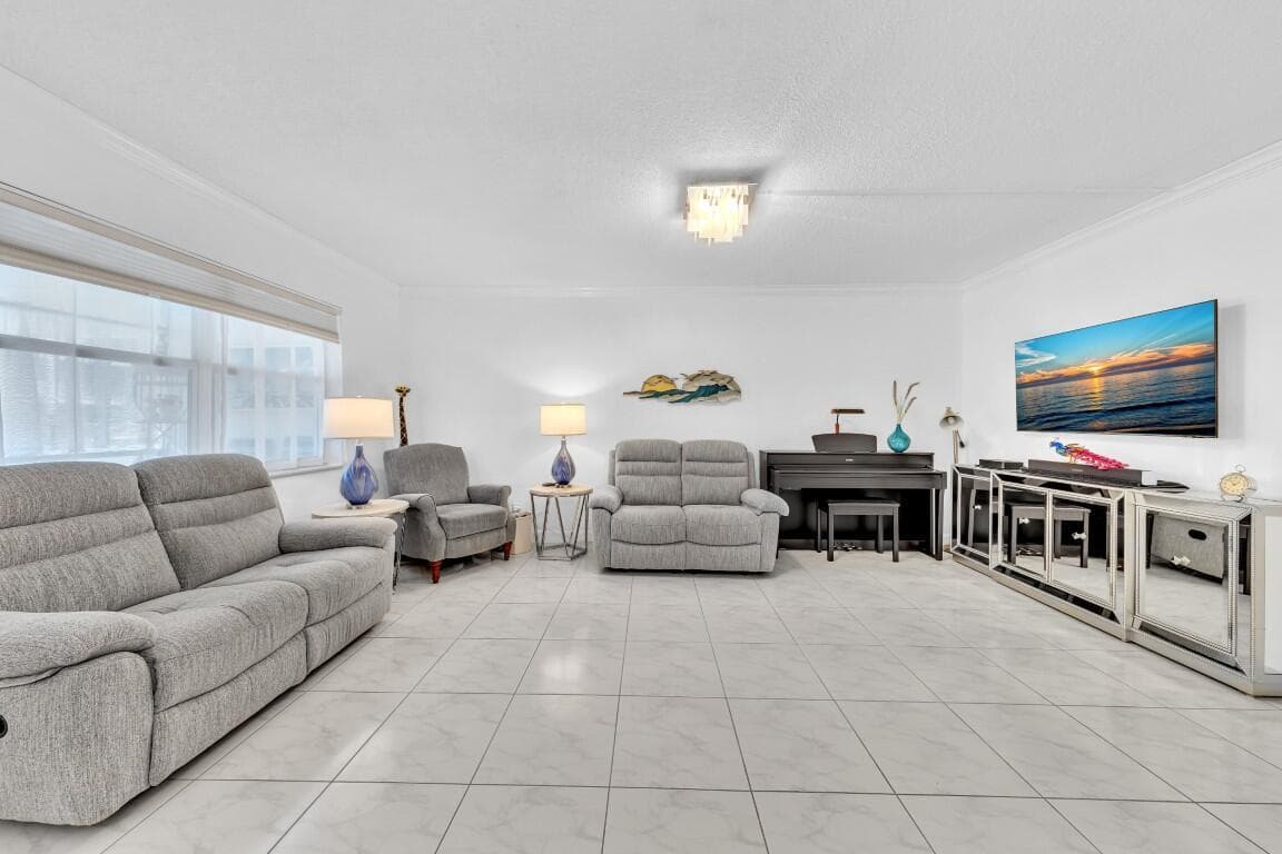 580 Egret Drive # 121, Hallandale Beach FL 33009 photo 2