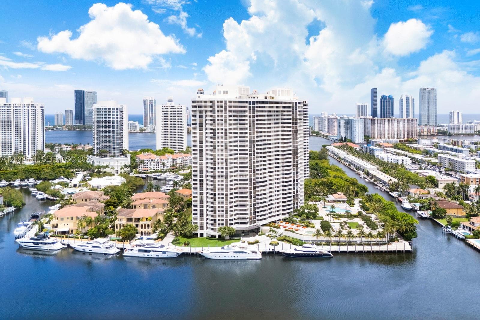 1000 W Island Blvd # 911, Aventura FL 33160 photo 2