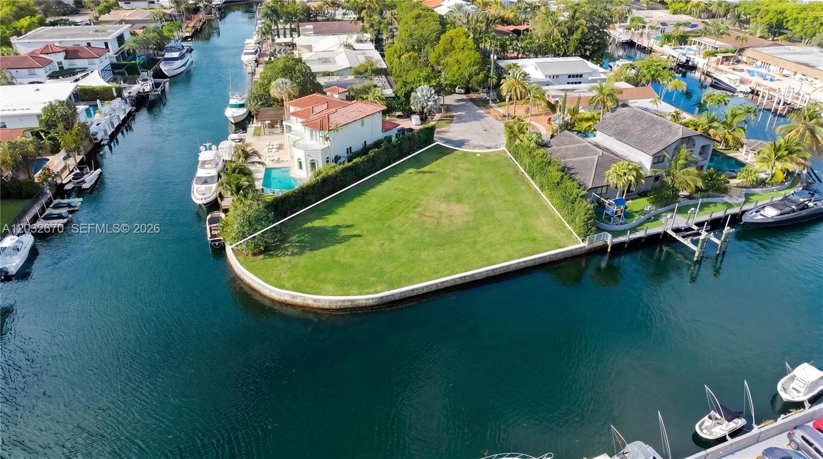 13305 Biscayne Island Ter, North Miami FL 33181 photo 2