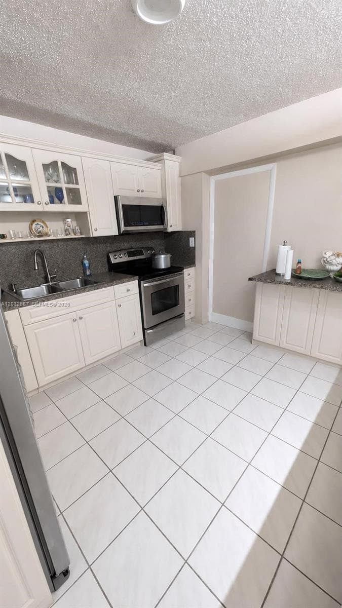 4596 E 8th Ct, Hialeah FL 33013 photo 5