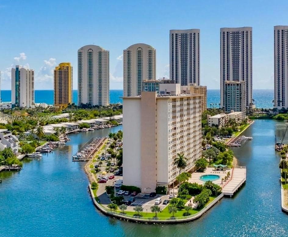 400 Kings Point Dr # 309, Sunny Isles Beach FL 33160 photo 3
